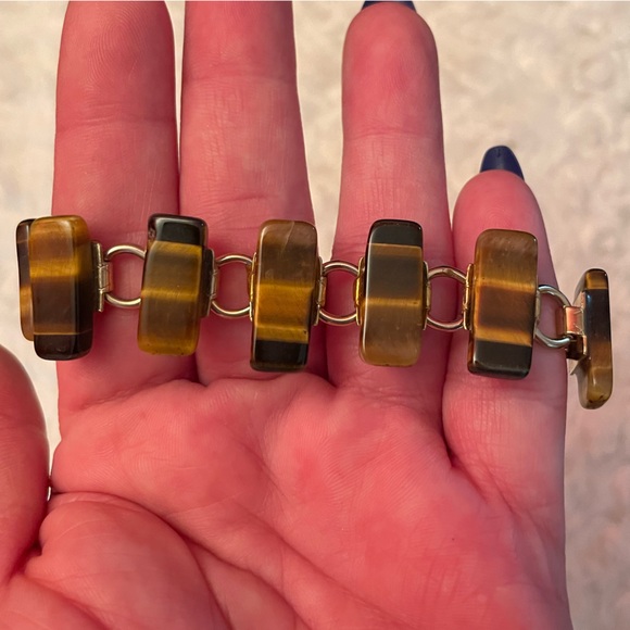 Vintage NWOT Tiger Eye Bracelet with a folded Clasp & Matching Clip on Earrings - Picture 8 of 9